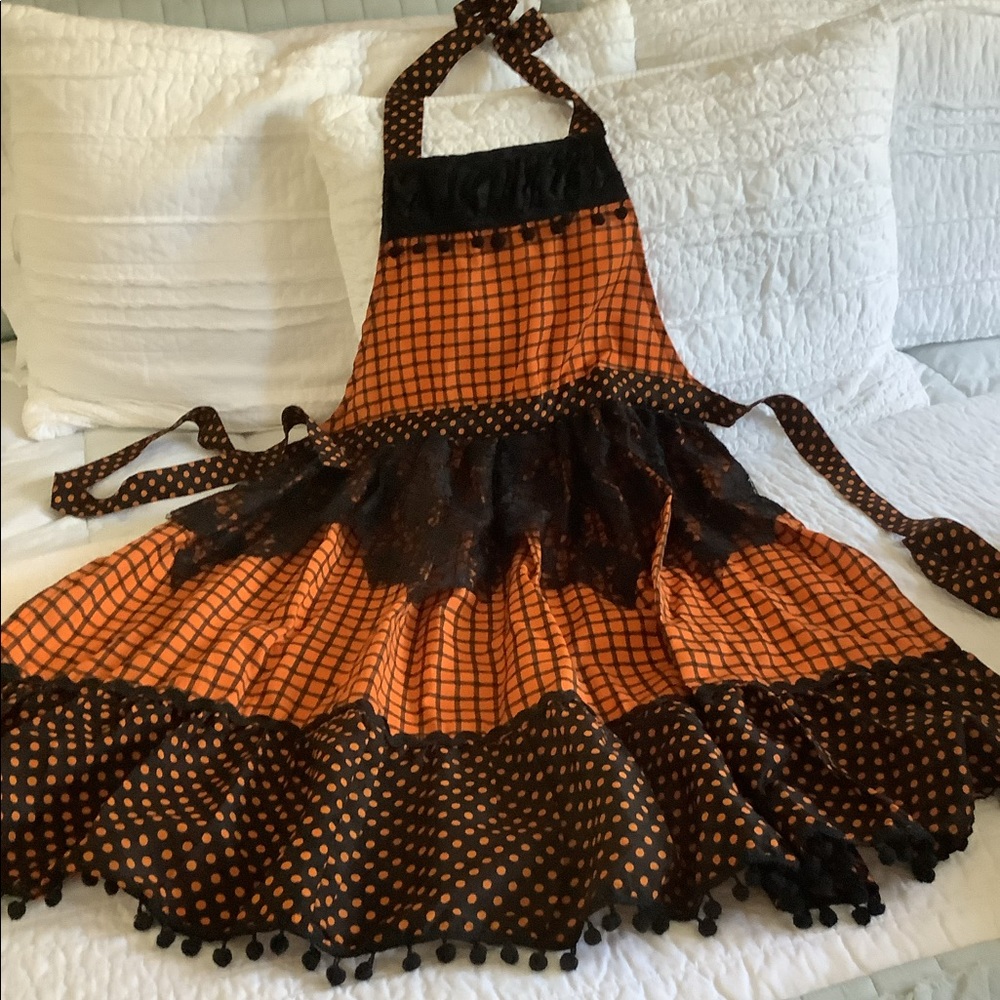 NWOT Pier 1 apron